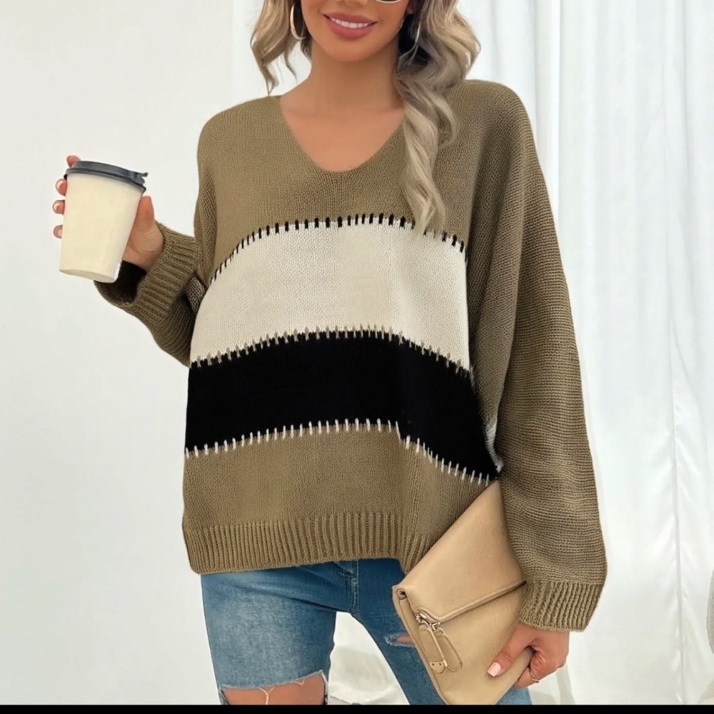 Made in Italy 🇮🇹 Olive Green V-Neck Colorblock Sweater with Cream/Black Stripes